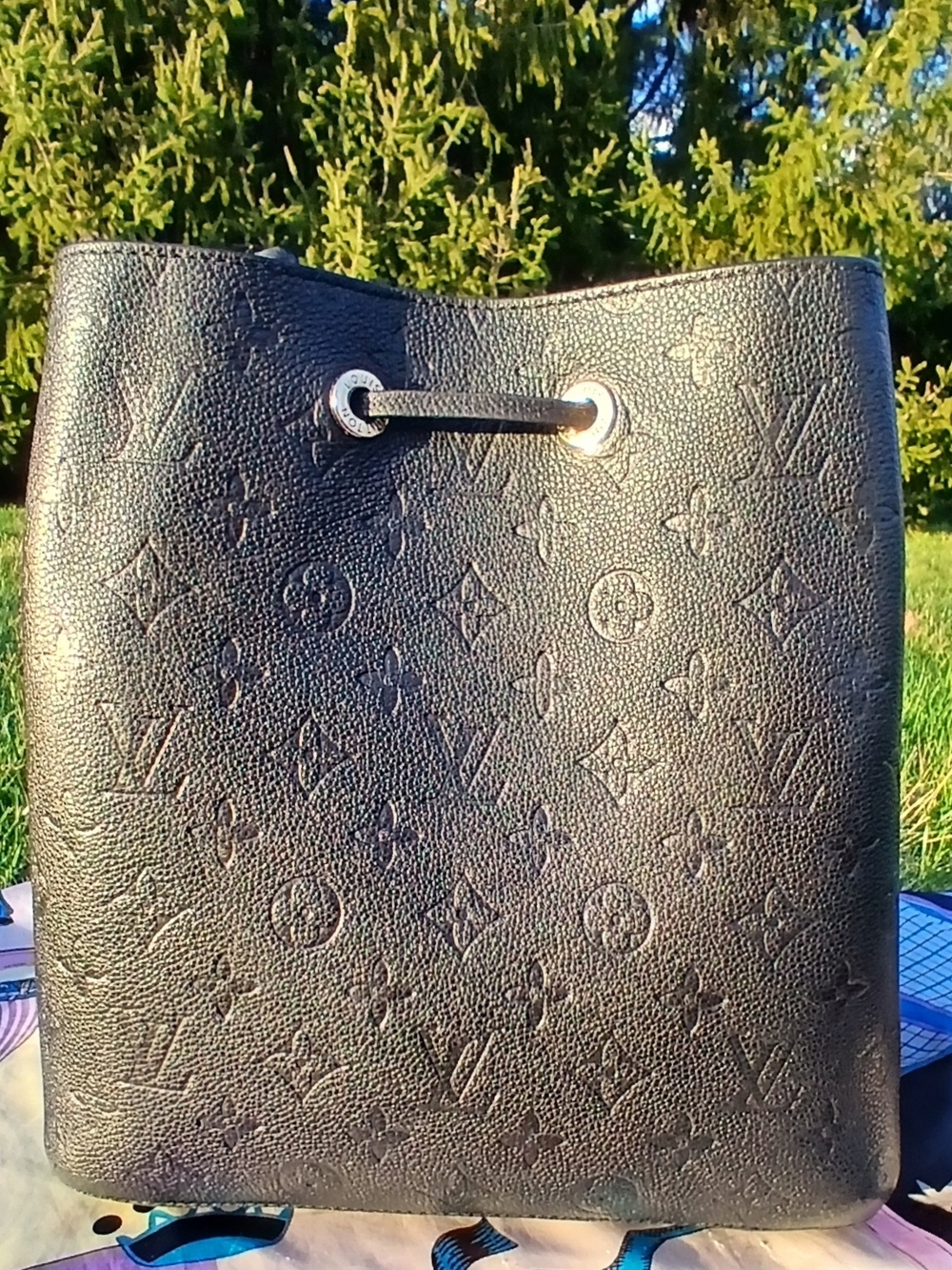Louis Vuitton NeoNoe MM Black Empreinte Leather – Authentic – Repair Needed - Picture 8 of 16